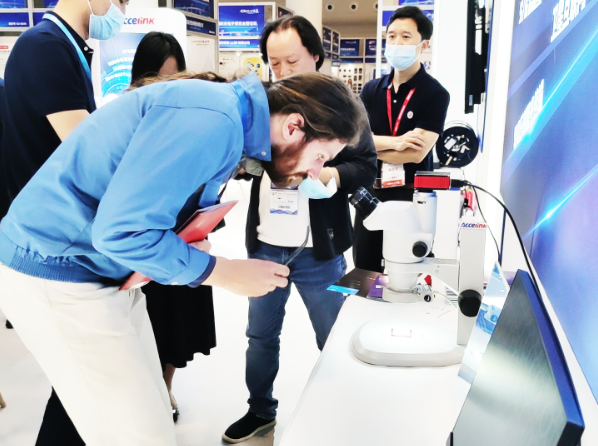 第十九届“中国光谷”国际光电子展览会 星际娱乐科技  |  让光引领梦想