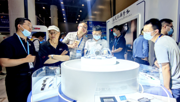 第十九届“中国光谷”国际光电子展览会 星际娱乐科技  |  让光引领梦想